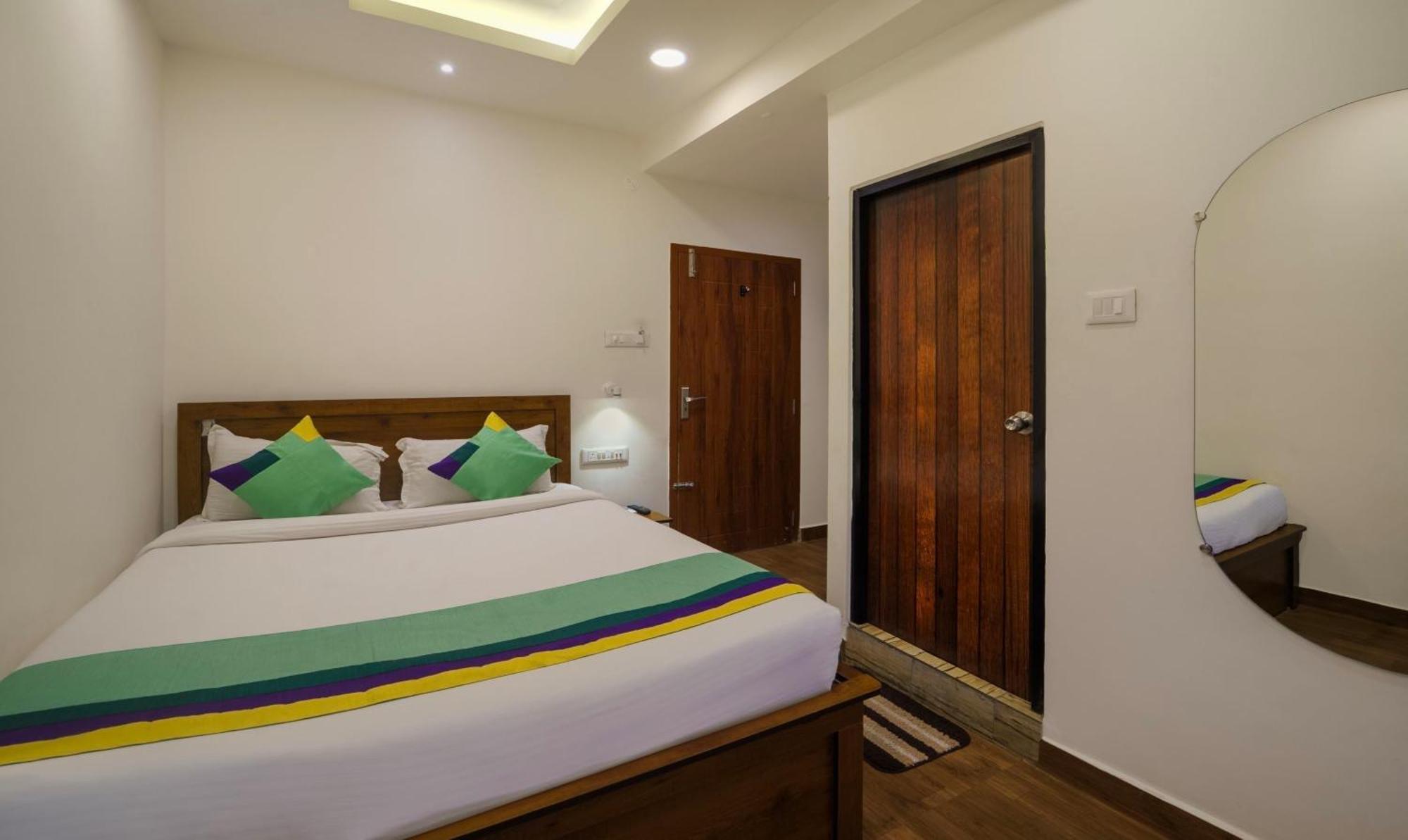 Treebo Park Palace Guwahati Bagian luar foto