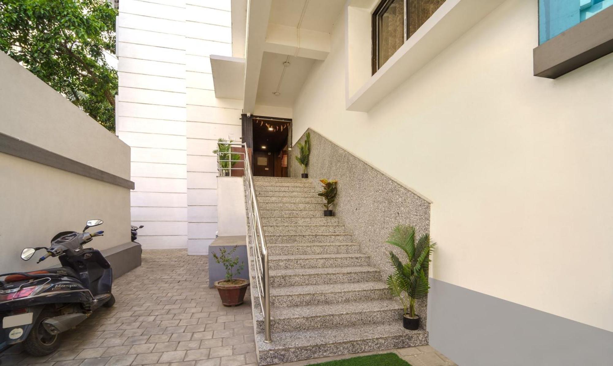 Treebo Park Palace Guwahati Bagian luar foto