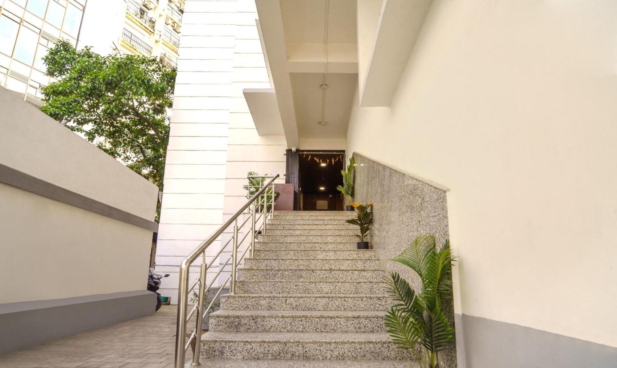 Treebo Park Palace Guwahati Bagian luar foto